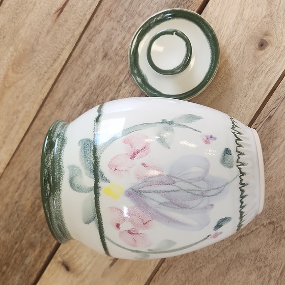 Vintage Pottery Jar with Lid - Picture 5 of 8